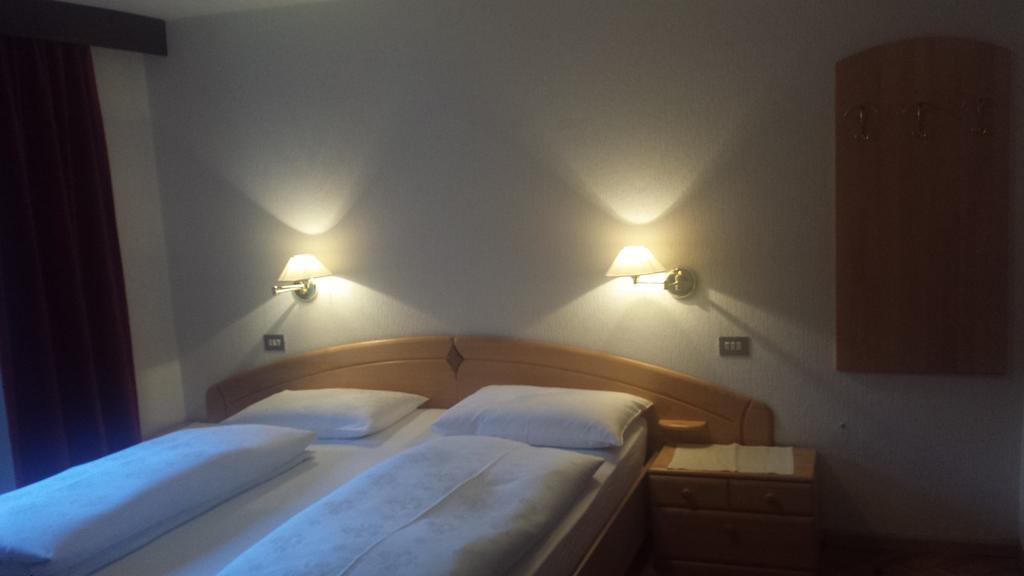 Hotel Garni Gardena - Appartments Santa Cristina Val Gardena Ruang foto