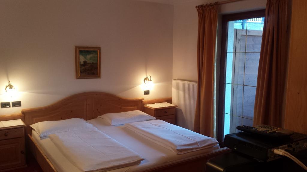Hotel Garni Gardena - Appartments Santa Cristina Val Gardena Ruang foto