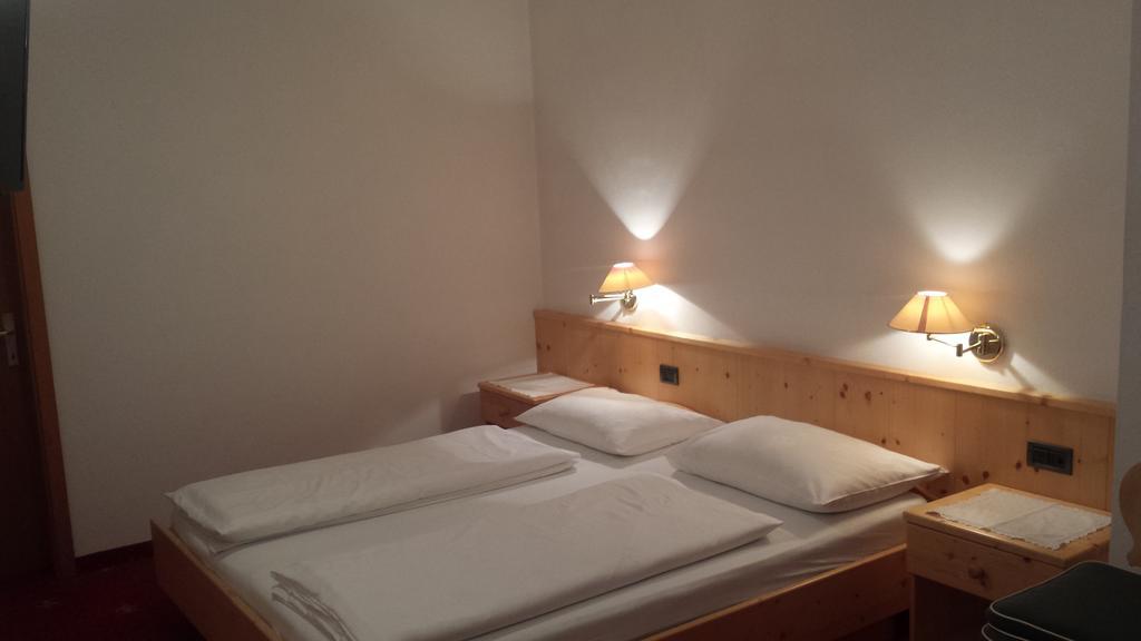 Hotel Garni Gardena - Appartments Santa Cristina Val Gardena Ruang foto