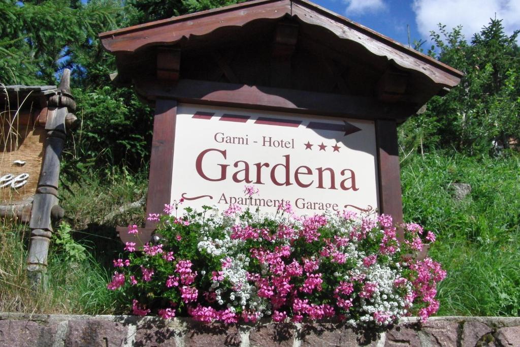 Hotel Garni Gardena - Appartments Santa Cristina Val Gardena Bagian luar foto