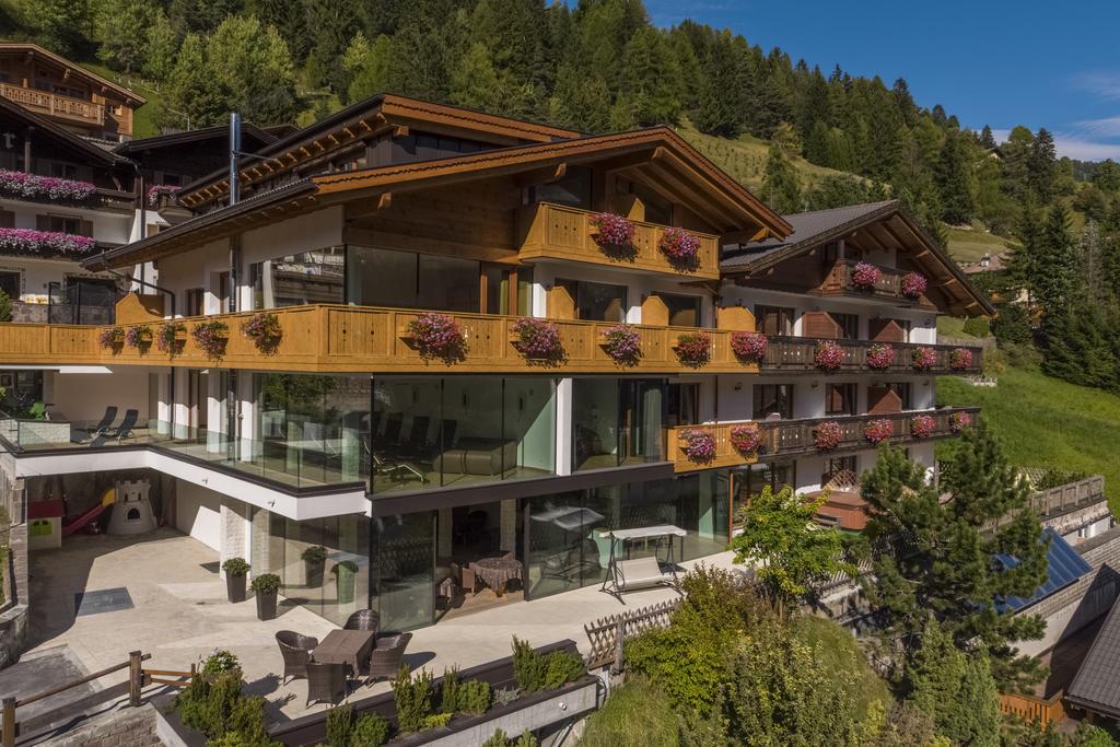 Hotel Garni Gardena - Appartments Santa Cristina Val Gardena Bagian luar foto