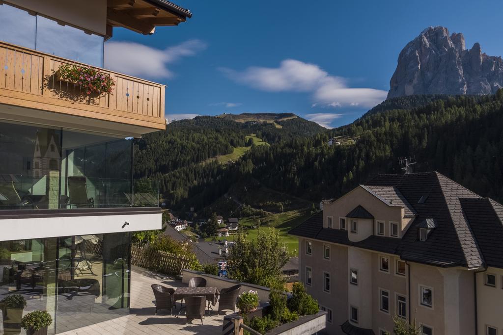 Hotel Garni Gardena - Appartments Santa Cristina Val Gardena Bagian luar foto