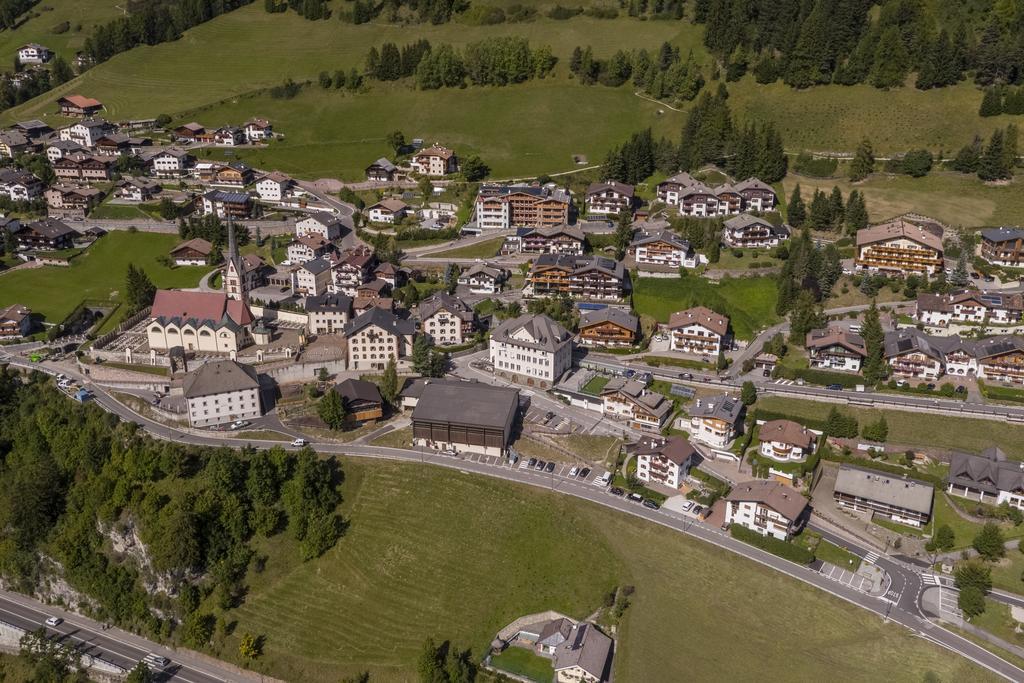 Hotel Garni Gardena - Appartments Santa Cristina Val Gardena Bagian luar foto