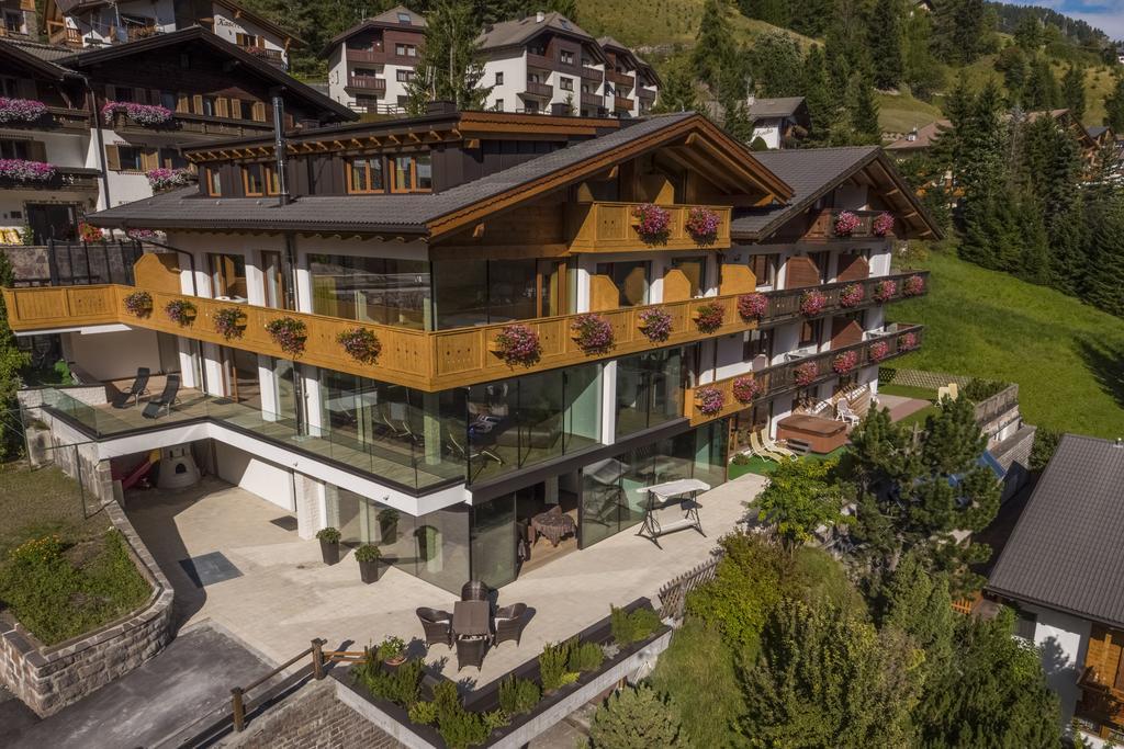 Hotel Garni Gardena - Appartments Santa Cristina Val Gardena Bagian luar foto