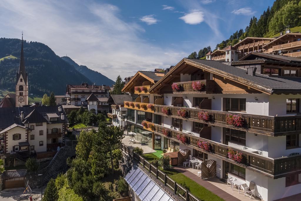 Hotel Garni Gardena - Appartments Santa Cristina Val Gardena Bagian luar foto